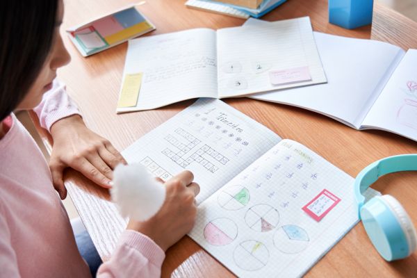 Παιδιά: Διάβασμα με μουσική; Οι επιστήμονες δίνουν το πράσινο φως | imommy.gr