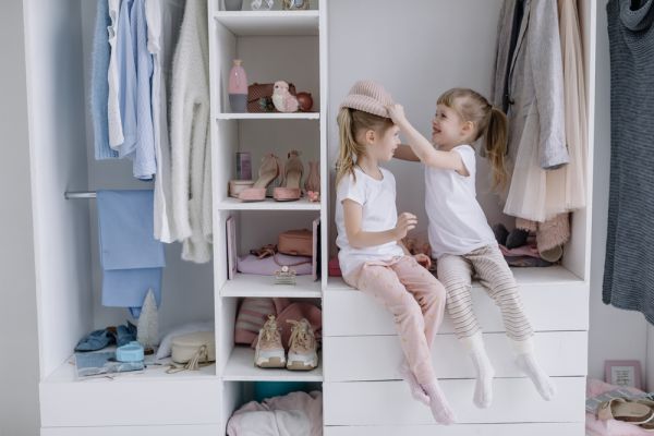 Ντουλάπα: Ξεκαθαρίζοντας τα ρούχα και τα παιχνίδια | imommy.gr