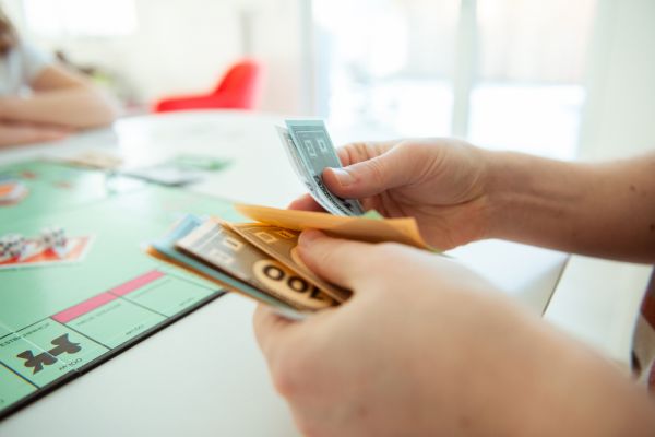 Παιδιά: Πώς τα επιτραπέζια τα βοηθούν στα μαθηματικά | imommy.gr