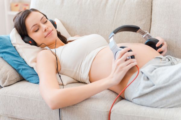 Μουσική: Τα οφέλη της στην εγκυμοσύνη και τον τοκετό | imommy.gr