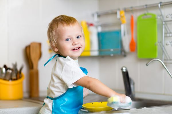 Παιδί και δουλειές του σπιτιού: Το αναπάντεχο μυστικό της ευτυχίας και της επιτυχίας | imommy.gr