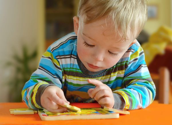 Απλά παιχνίδια για παιδιά 3 ετών που διεγείρουν την πνευματική τους ανάπτυξη | imommy.gr