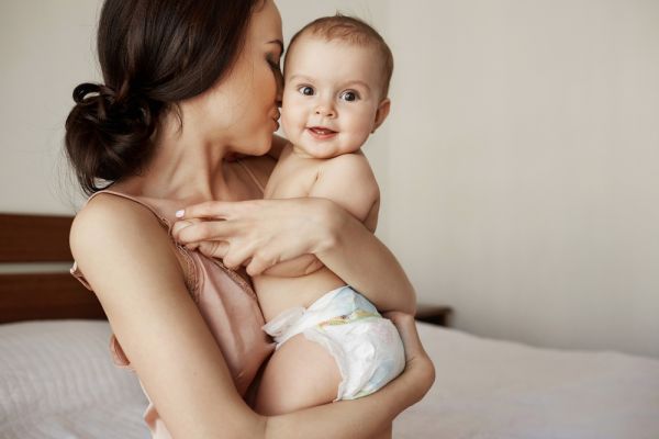 Μαμά και μωρό: Τι σημαίνει η «ασφαλής προσκόλληση» στη σχέση τους; | imommy.gr