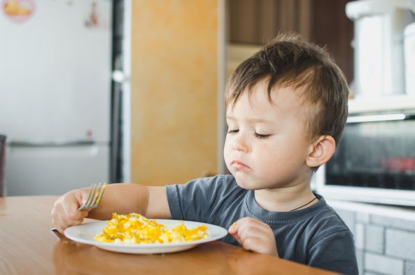 Παιδί: Δεν του αρέσουν τα αυγά, πρέπει να τα φάει; | imommy.gr