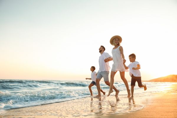 Οικογένεια: Μεταφέροντας την άσκηση στην… παραλία | imommy.gr