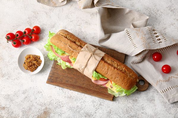 Σάντουιτς με ντομάτα, αγγούρι και γαλοπούλα | imommy.gr