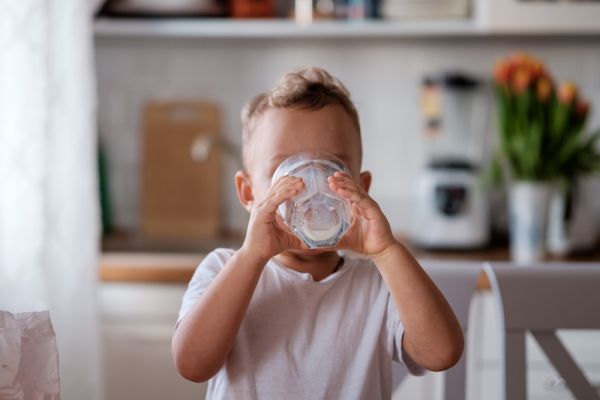 Παιδί: Τι να πίνει για καλύτερη ενυδάτωση – εκτός από νερό | imommy.gr