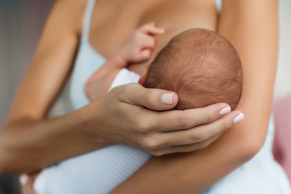 Βρέφος: Πώς το μητρικό γάλα ενισχύει την ανάπτυξη του εγκεφάλου του | imommy.gr