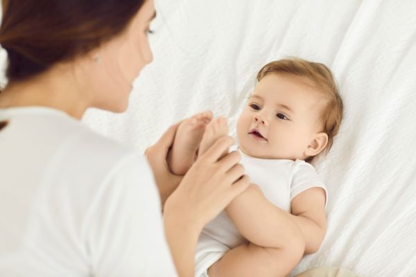 Μωρό: Ποδαράκια για… φάγωμα αλλά και περιποίηση | imommy.gr