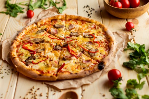 Σπιτική πίτσα με τυρί και λαχανικά | imommy.gr