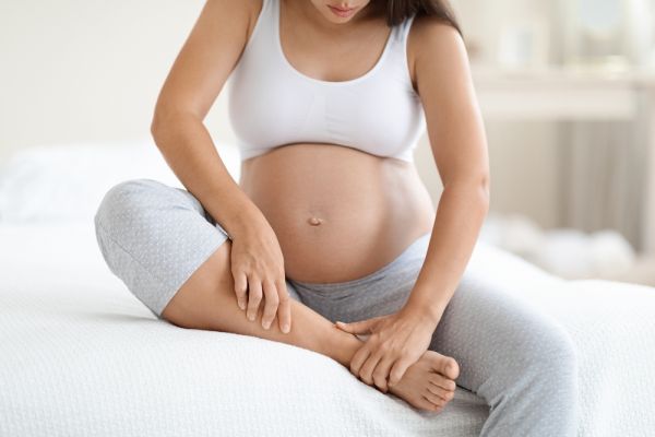 Εγκυμοσύνη: Πώς ανακουφίζουμε τα πρησμένα μας πόδια; | imommy.gr
