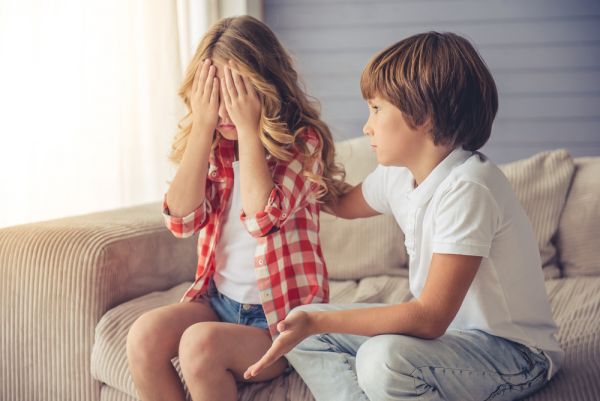 Παιδιά: Τους μαθαίνουμε πότε και γιατί πρέπει να ζητούν συγγνώμη | imommy.gr