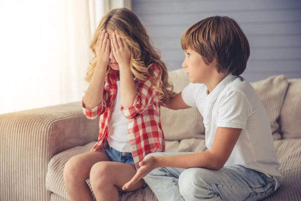 Παιδιά: Τους μαθαίνουμε πότε και γιατί πρέπει να ζητούν συγγνώμη | imommy.gr