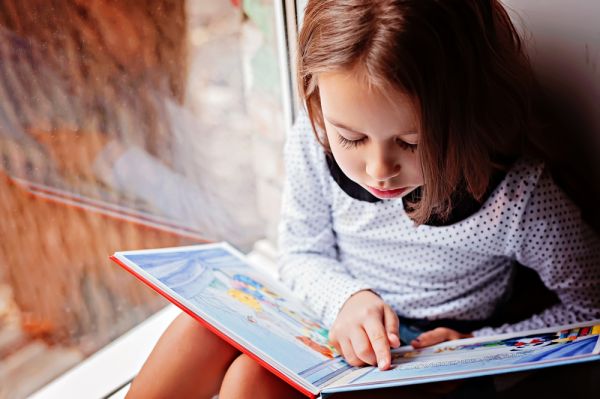 Παιδιά: 10 λόγοι που χρειάζονται τα βιβλία | imommy.gr