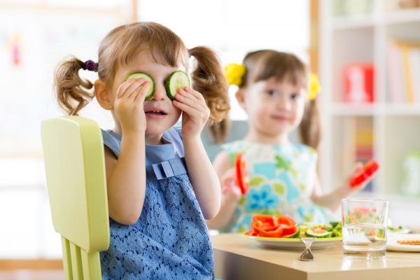 Διατροφή: Έτσι θα προστατεύσετε τα μάτια των παιδιών από τις οθόνες | imommy.gr