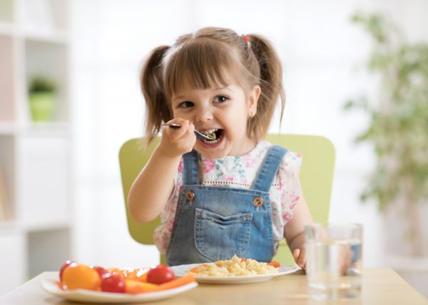 Παιδί: Πώς θα το κάνουμε να τρώει υγιεινά; | imommy.gr