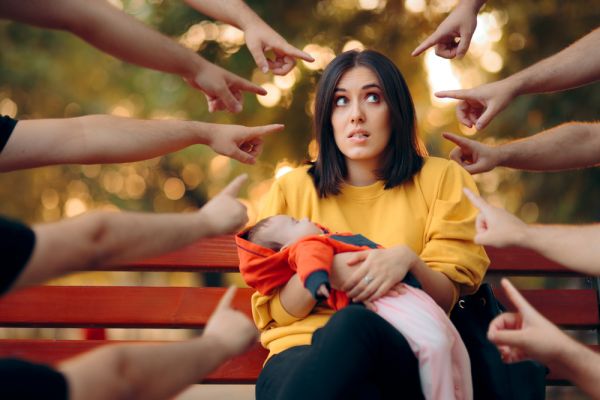 Μητρότητα: Καταρρίπτοντας 5 κανόνες της «τέλειας μαμάς» | imommy.gr