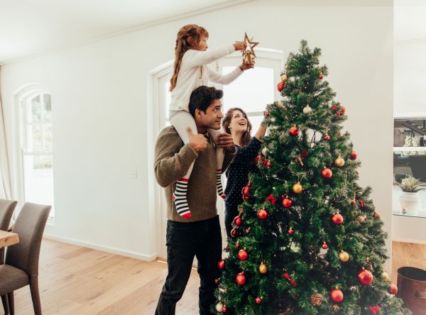 Σπίτι: Τι κερδίζει η οικογένειά σας στολίζοντας για τα Χριστούγεννα