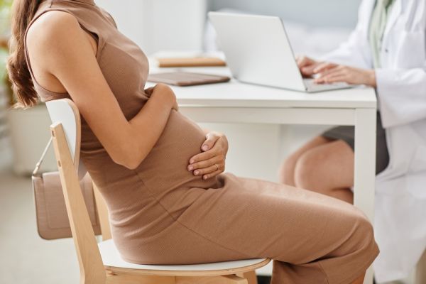 Μαμάδες: Από τι μπορεί να κινδυνεύετε αν κάθεστε για πολλές ώρες | imommy.gr