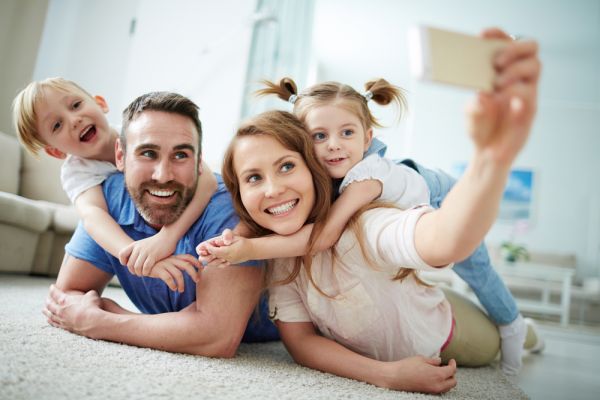 Βίντεο: Πώς θα βγάλετε την τέλεια οικογενειακή φωτογραφία | imommy.gr