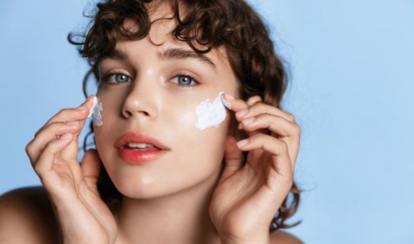 Επιδερμίδα: Γιατί «σκάει» και πώς το αντιμετωπίζουμε | imommy.gr