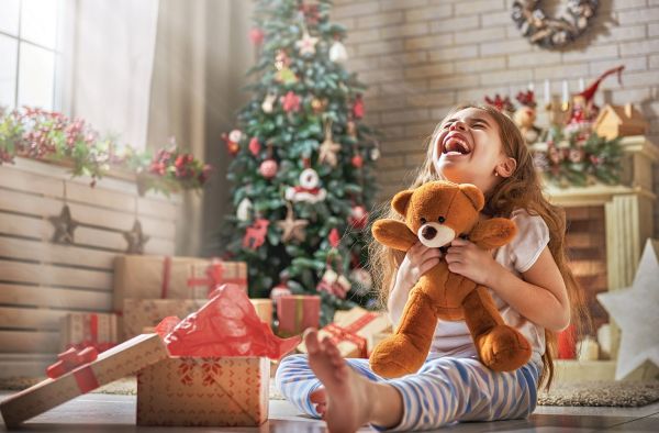 Παιδιά: Πόσα δώρα πρέπει να τους πάρουμε; | imommy.gr