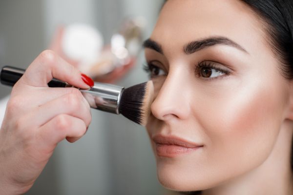 Μακιγιάζ: Η διαφορά ανάμεσα σε bronzer και contour και η σωστή εφαρμογή | imommy.gr