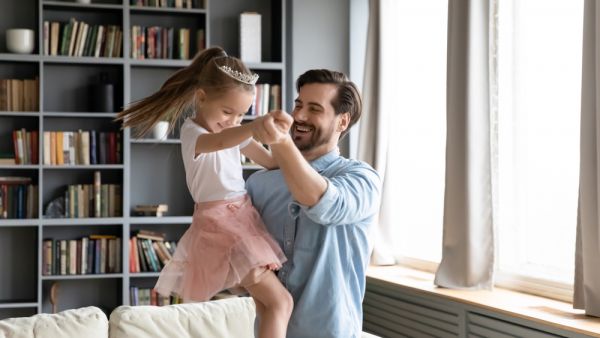 Βίντεο: Μπαμπάς – κόρη χορεύουν και συγκινούν όλο το TikTok | imommy.gr