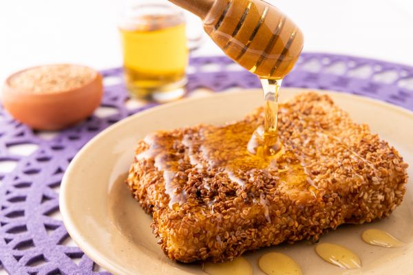 Φέτα με μέλι και σουσάμι | imommy.gr