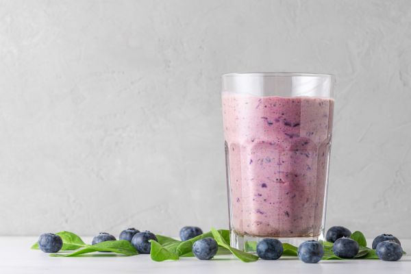 Smoothie με blueberries και σπανάκι | imommy.gr