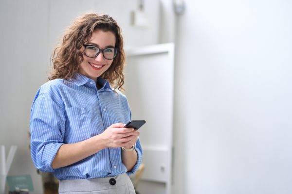 Τι αλλαγές να κάνετε στο μακιγιάζ αν φοράτε γυαλιά | imommy.gr