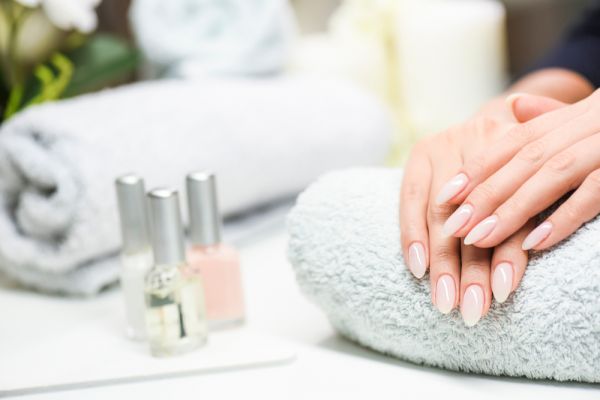 Μανικιούρ: «Naked French»- Η νέα τάση που θα λατρέψετε | imommy.gr