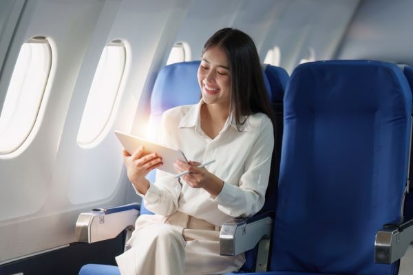 Πολλές ώρες στο αεροπλάνο; Έτσι θα παραμείνετε φρέσκια | imommy.gr