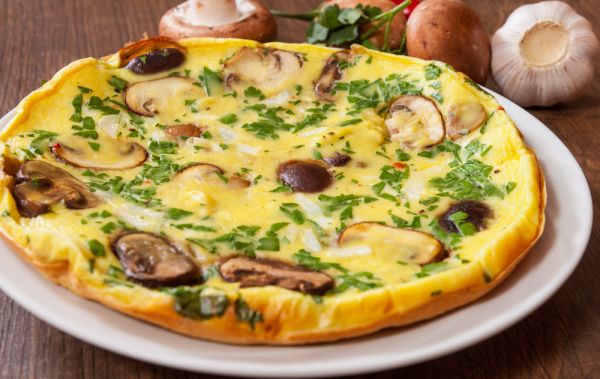 Ομελέτα φούρνου με λαχανικά και φέτα | imommy.gr