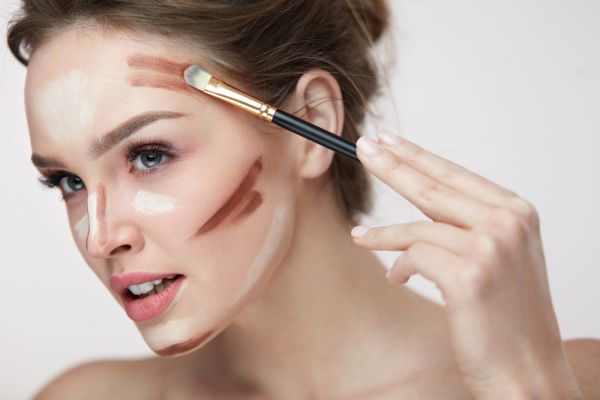 Model Contour: Το makeup hack που «σμιλεύει» το πρόσωπο | imommy.gr