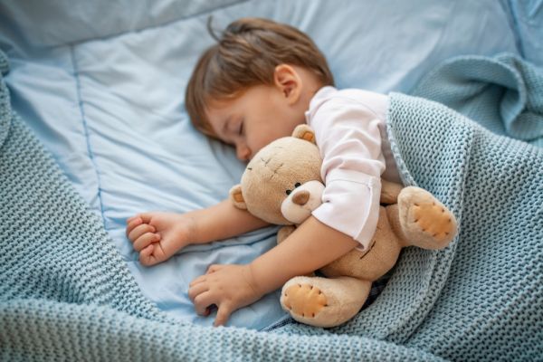 3 τεχνικές που βοηθούν τα παιδιά να κοιμούνται καλύτερα