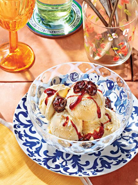 Παγωμένο γιαούρτι με γλυκό κουταλιού βύσσινο | imommy.gr