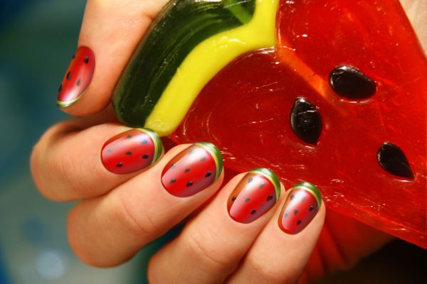 Watermelon nails: Η νέα τάση στο μανικιούρ που μυρίζει… καλοκαίρι! | imommy.gr