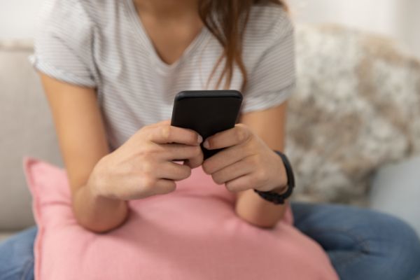 Pebbling: Η παράξενη συνήθεια των εφήβων | imommy.gr