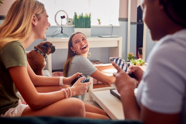 Εφηβεία: Πώς οι φίλοι επηρεάζουν την ψυχική υγεία | imommy.gr