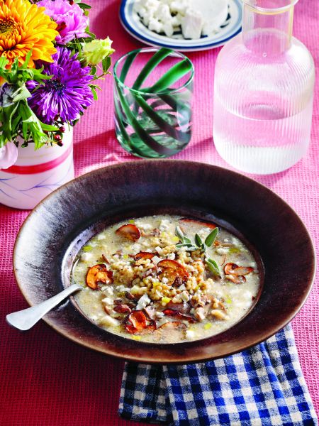 Σούπα με τραχανά, μανιτάρια και μανούρι | imommy.gr