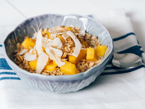 Oatmeal με καρύδα και μάνγκο | imommy.gr