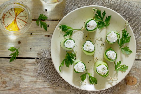 Δροσερά ρολάκια αγγουριού με τυρί κρέμα | imommy.gr