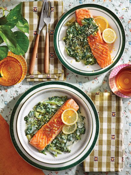 Ψητός σολομός με baby λαχανικά φρικασέ | imommy.gr