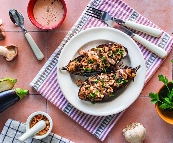 Μελιτζάνα με σάλτσα ταχίνι, ντομάτα και μαντζουράνα | imommy.gr