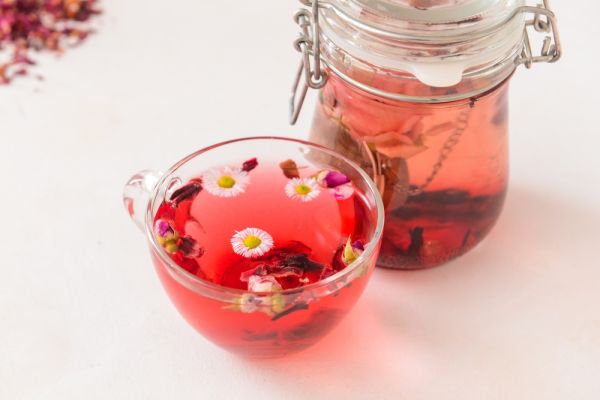 Αφέψημα με τριαντάφυλλο και χαμομήλι | imommy.gr