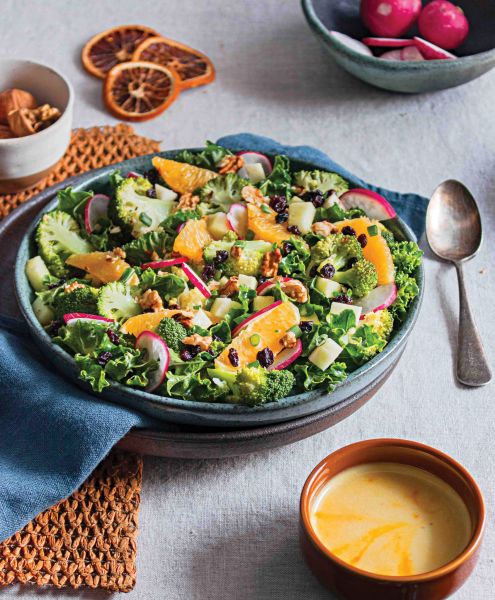 Γιορτινή σαλάτα με λαχανίδα, φρούτα και ξηρούς καρπούς | imommy.gr