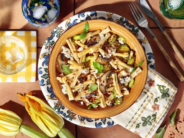 Στριφτάρια με κολοκυθάκια, φέτα και ψητά μανιτάρια | imommy.gr