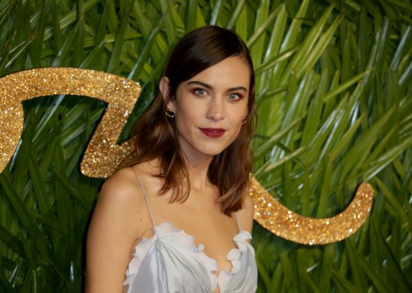 Alexa Chung bob: Το κούρεμα που θα σας κάνει να δείχνετε πιο cool | imommy.gr
