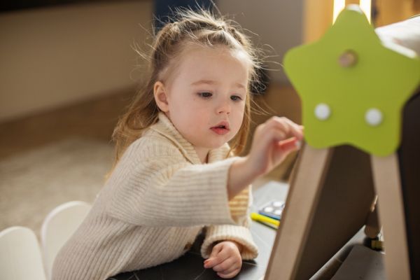 Όταν τα «γιατί» λιγοστεύουν: Τι συμβαίνει με την παιδική περιέργεια;